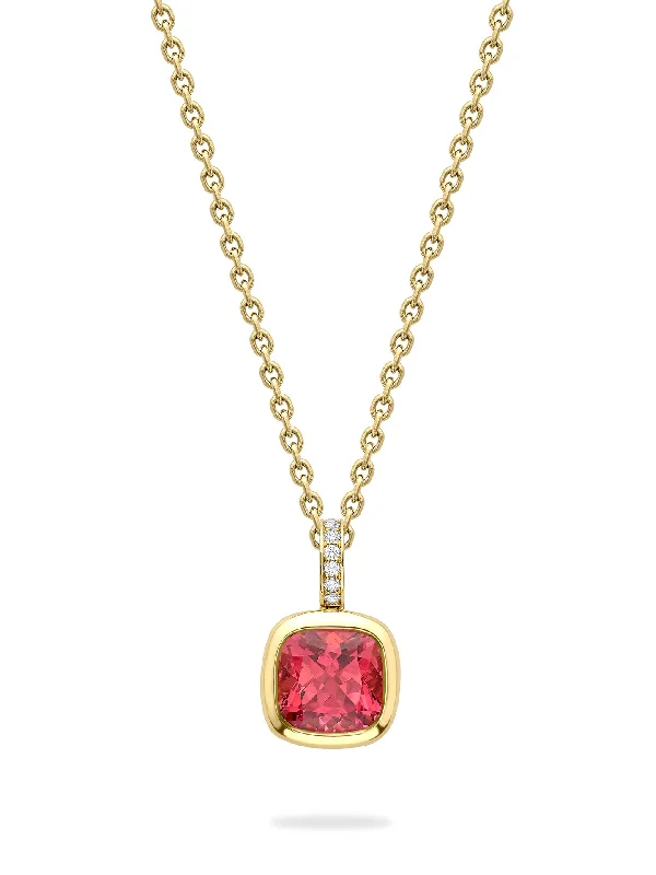 Designer Necklace for Evening-Florentine Dolce Vita Cushion Pink Tourmaline Yellow Gold Pendant