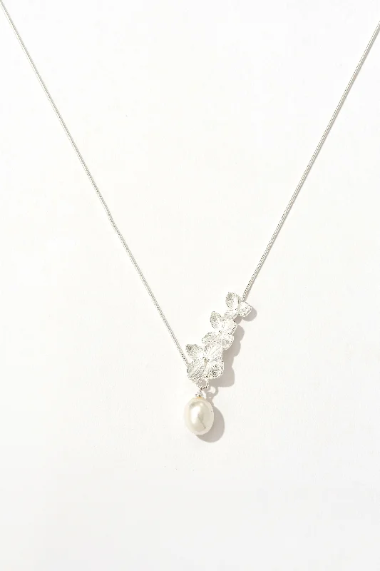 Customizable Crystal Necklace-Gardenia Pearl Elegance Necklace