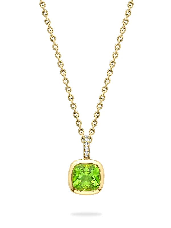 Boho Necklace for Summer-Florentine Dolce Vita Cushion Peridot Yellow Gold Pendant