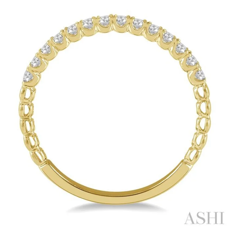 Stunning Engagement Ring-1/4 ctw Lattice Round Cut Diamond Wedding Band in 14K Yellow Gold